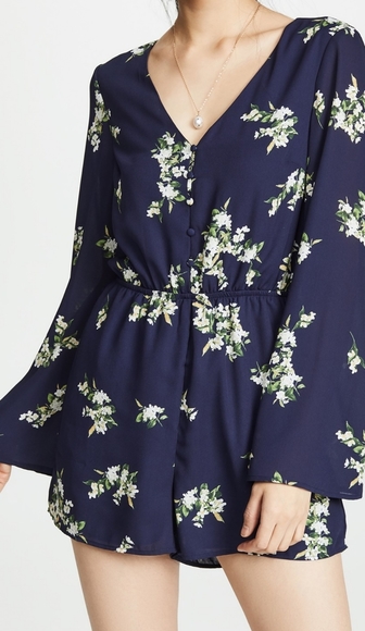 Cupcakes and Cashmere Dorene Romper Medium NWT - Picture 1 of 6